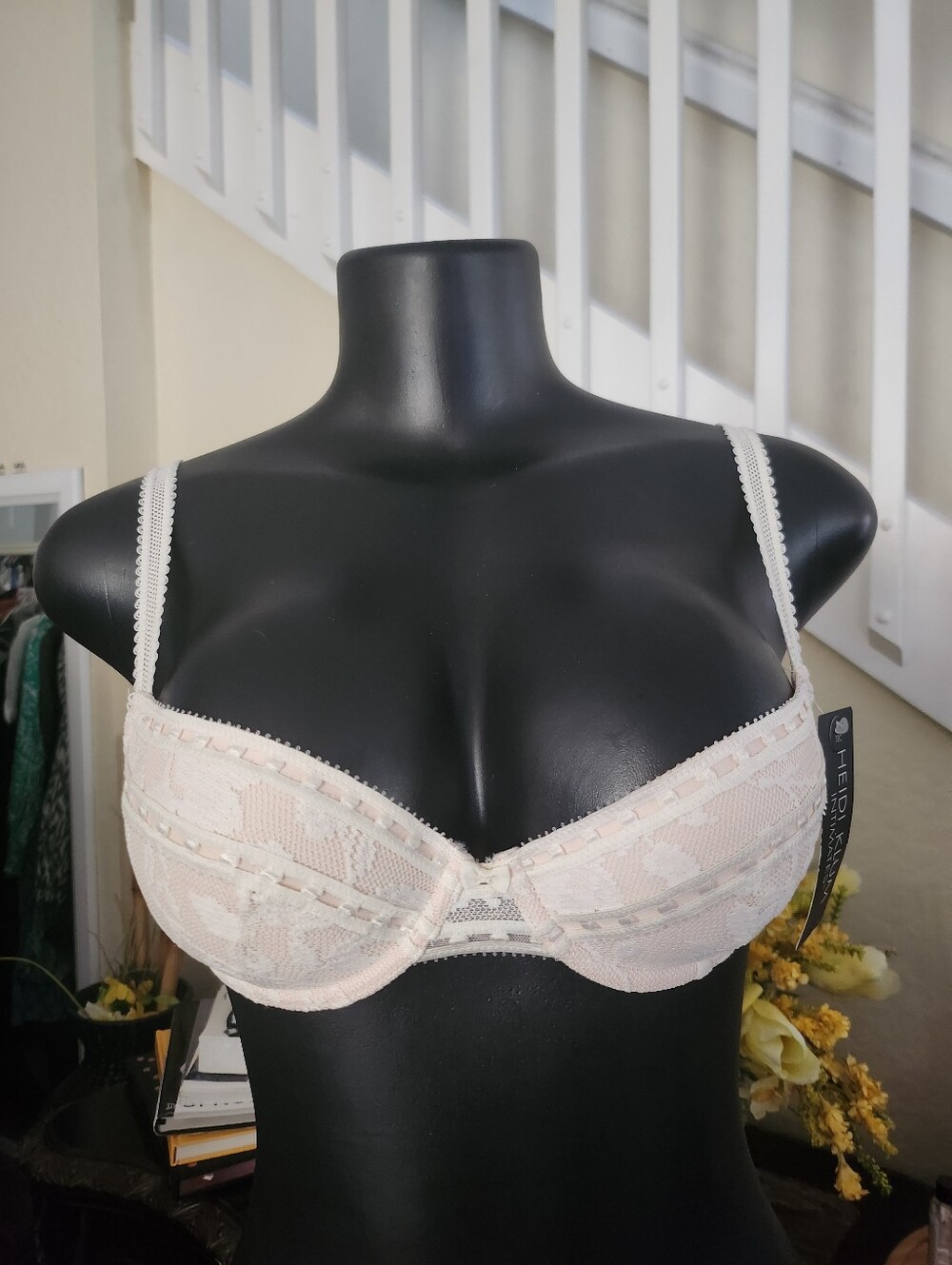 Heidi Klum Intimates lace underwire bra 32C NEW